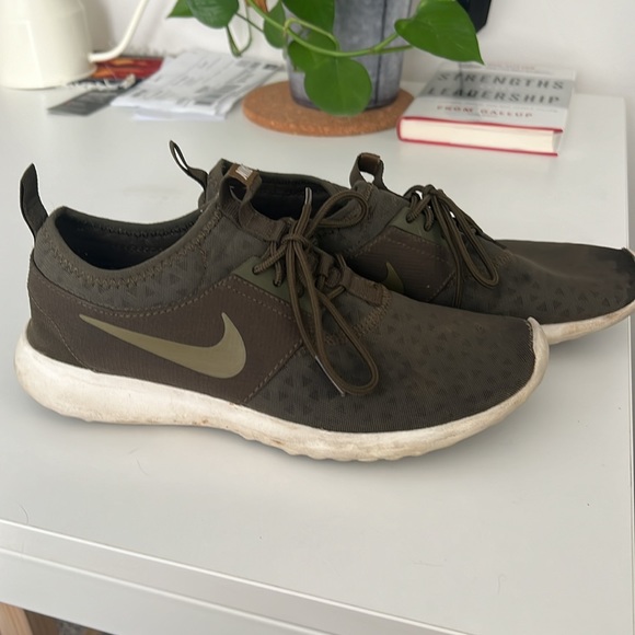 Nike Juvenate Sneakers - Picture 2 of 5
